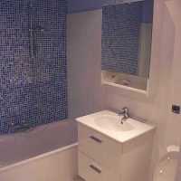 Bathroom with mosaic wall